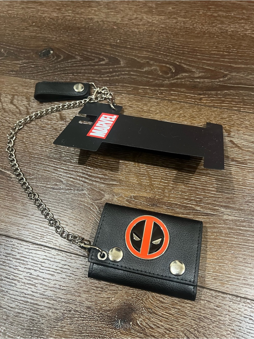 NWT Marvel Red Deadpool trifold chain wallet black and red with Silver Chain